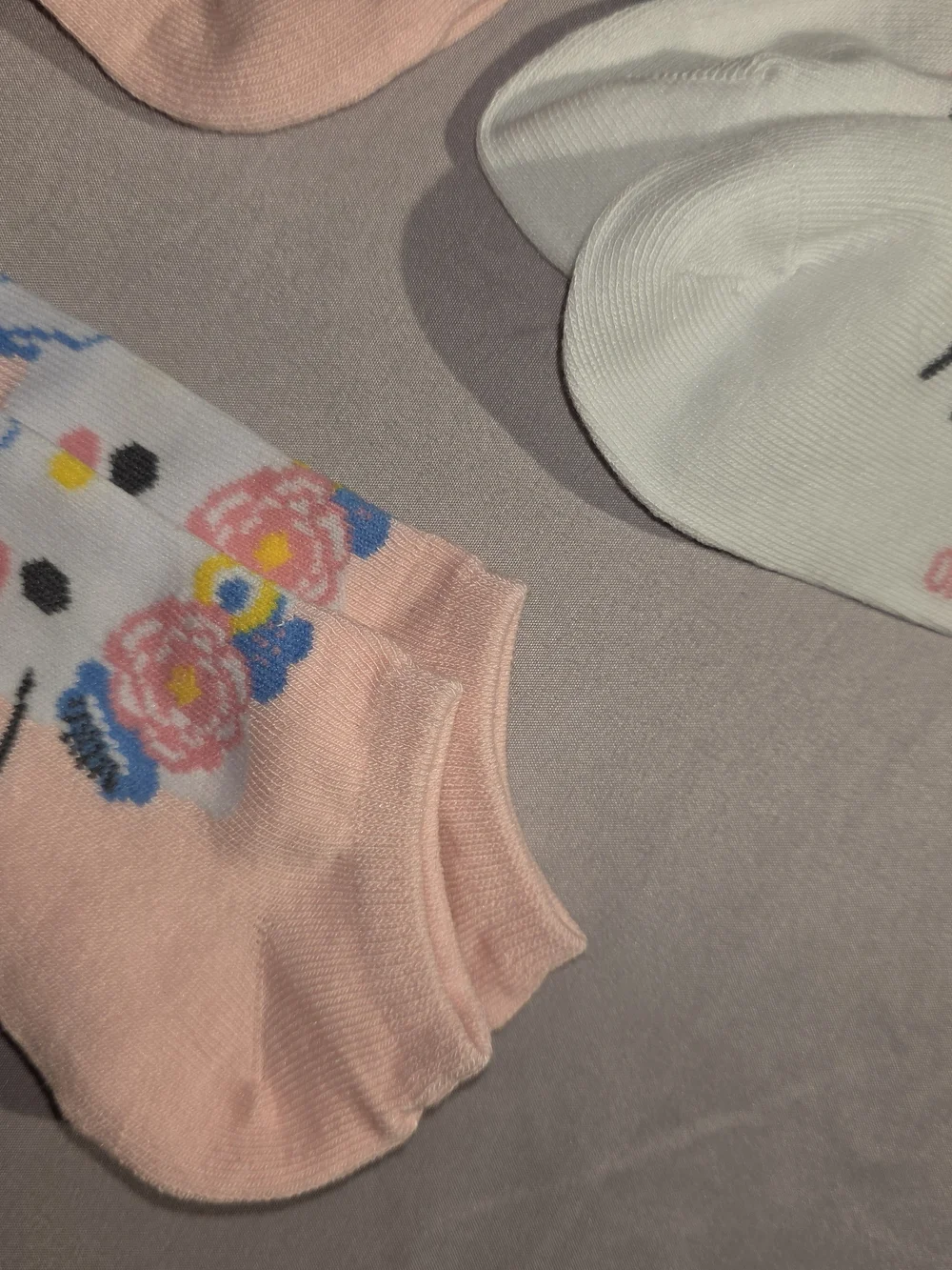 Sanrio Hello Kitty Floral Ankle Socks - Pink, Green, White